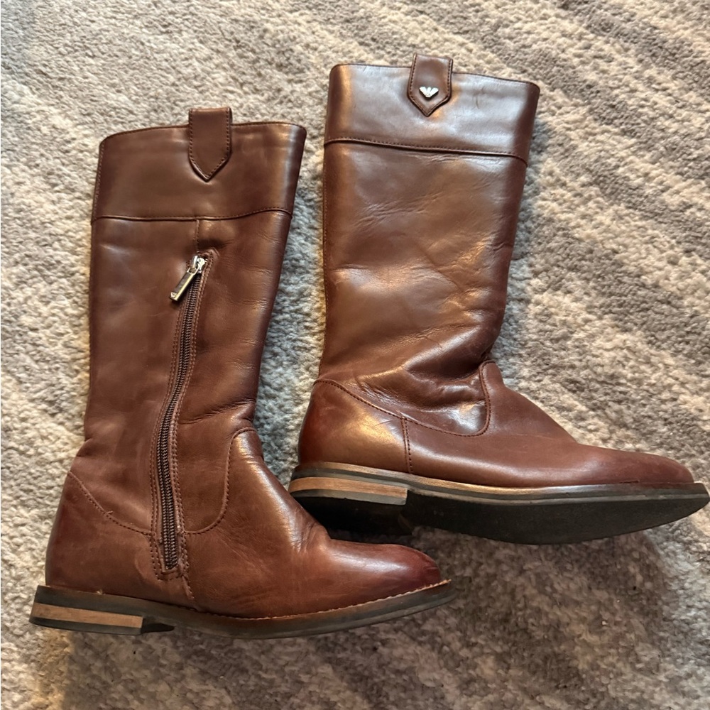 Armani girls leather and patent boots
Size 33